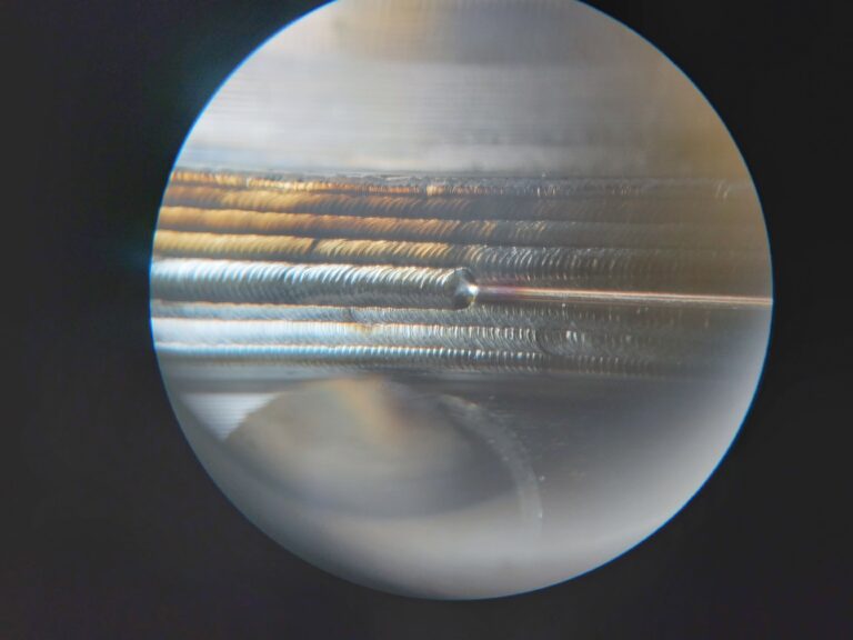 Spawanie laserowe pod mikroskopem
